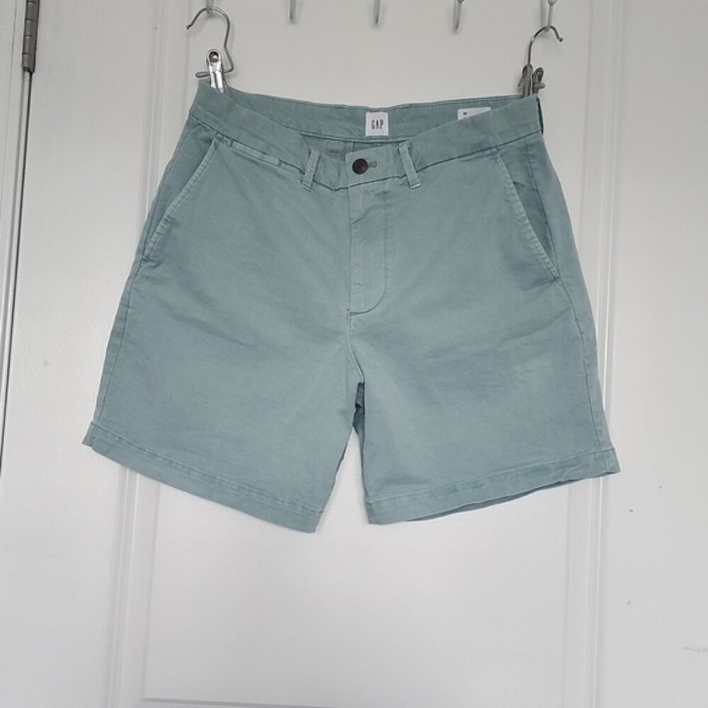 Gap 7-in jean short size 32